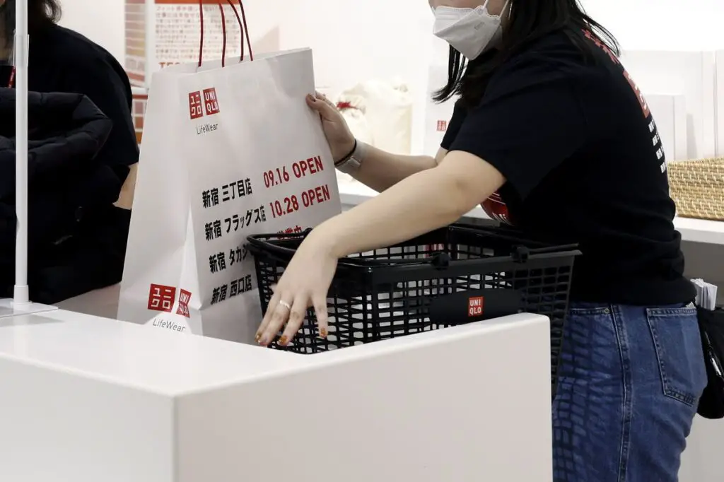 Cost of living: uniqlo will increase japanese wages by 40%.