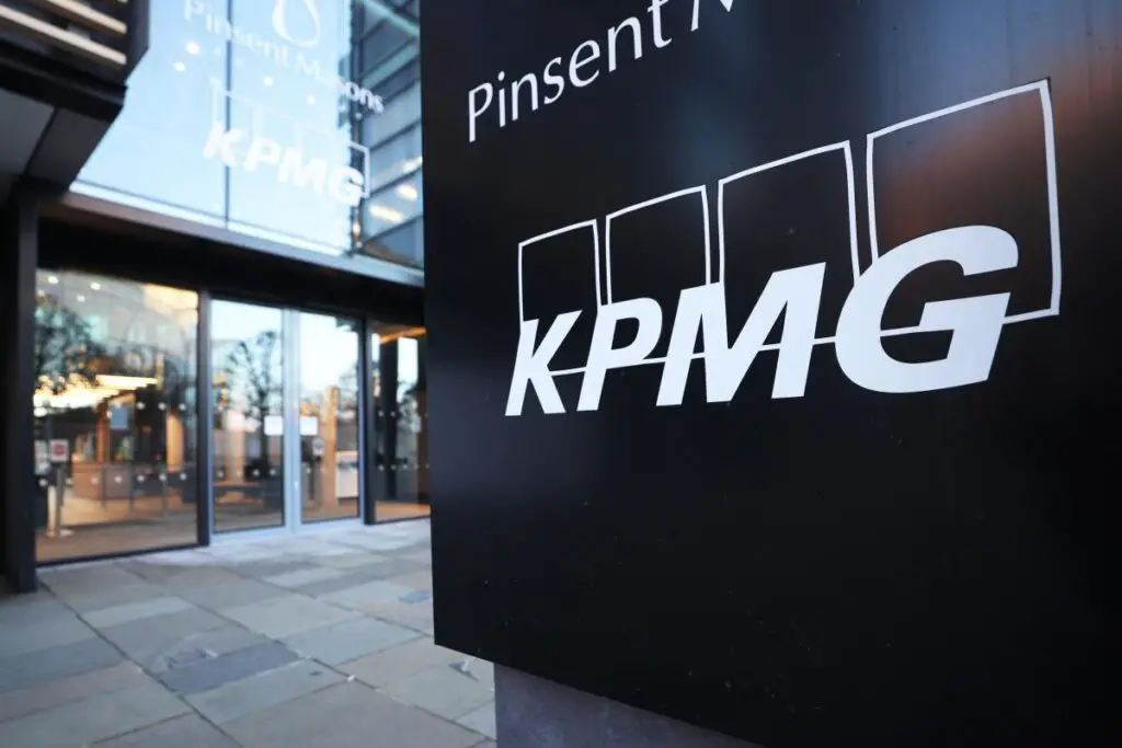 Kpmg faces record fine over carillion audit failures