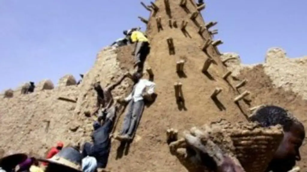Mali mortar kills two in timbuktu siege
